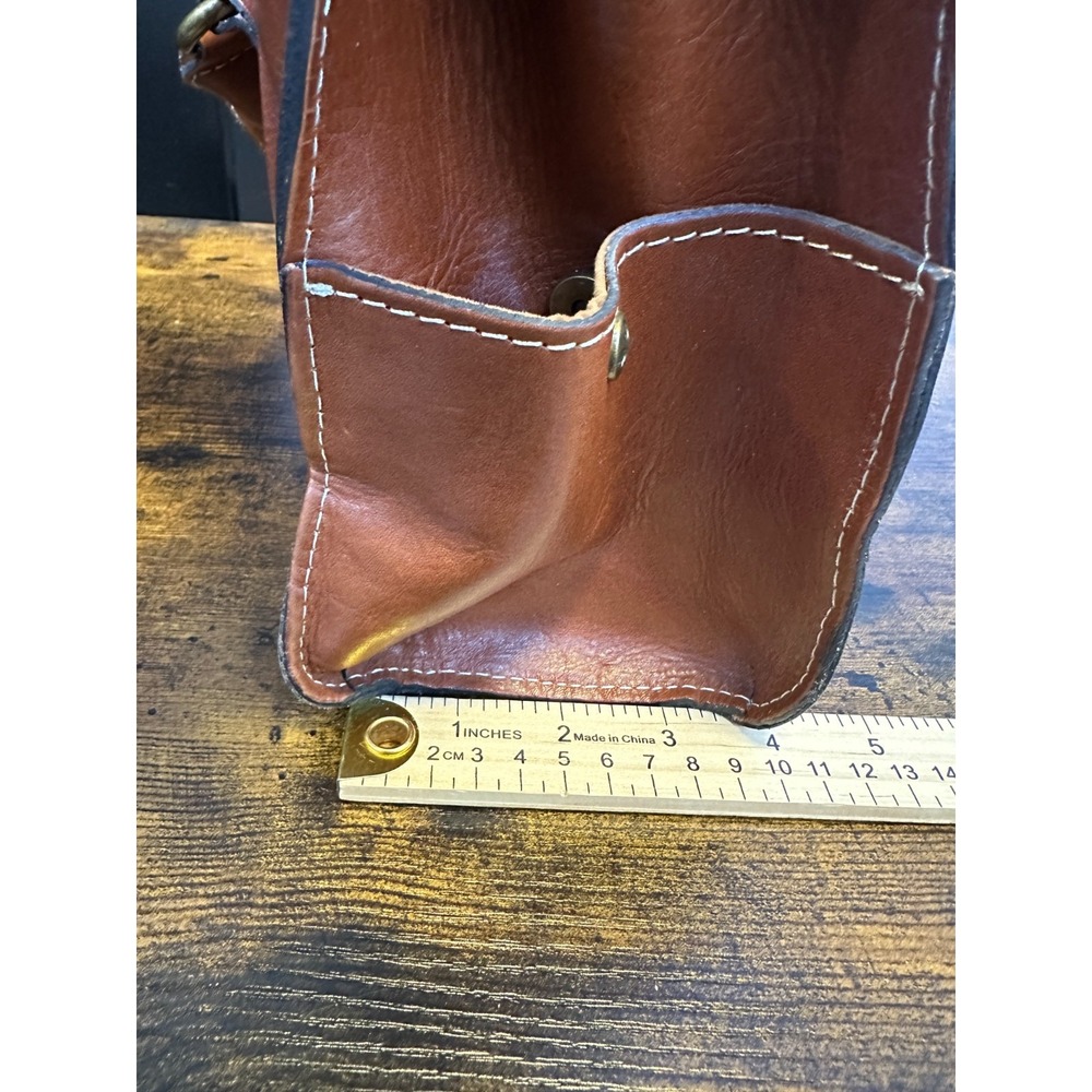 Patricia Nash Heritage Vienna Shoulder Bag In Tan with Brass Turn Lock Closure - Picture 12 of 16